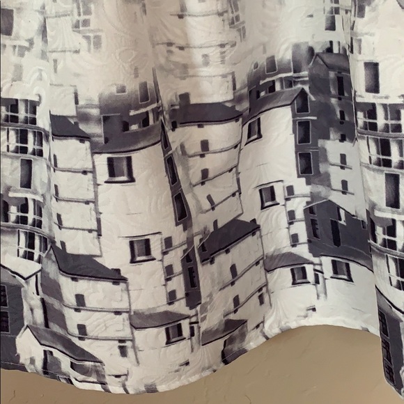 Beautiful Cocktail Dress with Intricate Detail - Picture 4 of 6